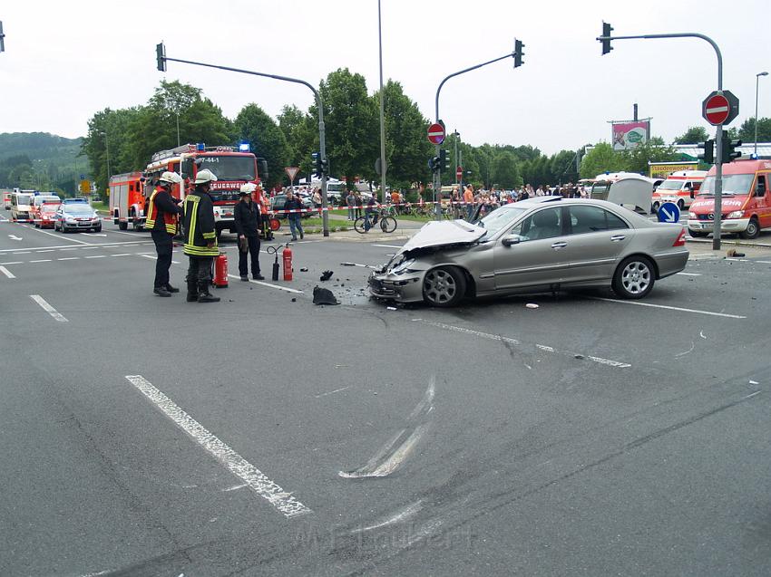 Schwerer Unfall mit Reisebus Lohmar Donrather Dreieck P337.JPG